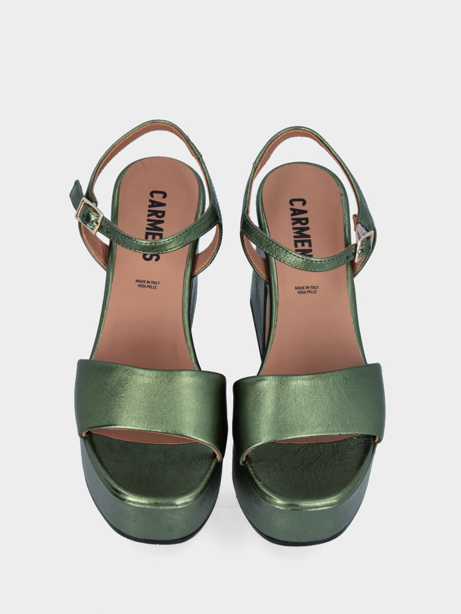 Sandale verte laminée avec plateforme