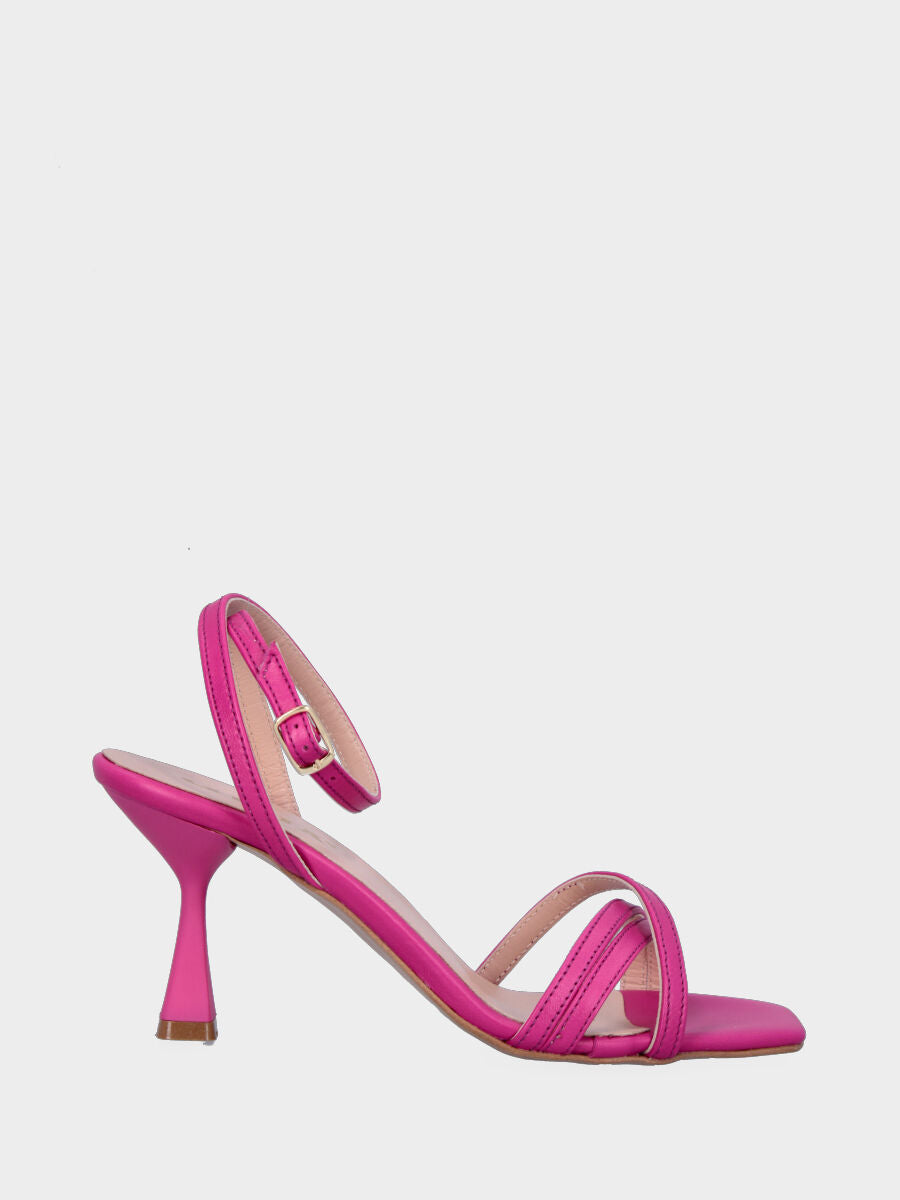 Sandale fuchsia en cuir avec brides croisées