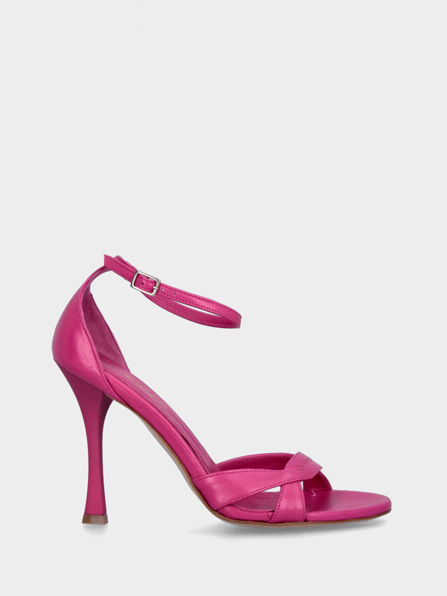 Sandale fuchsia en cuir avec brides tressées