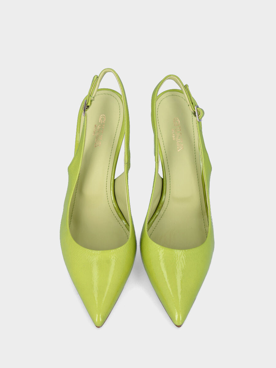 Slingback verde in pelle con tacco sottile e scollo tondo