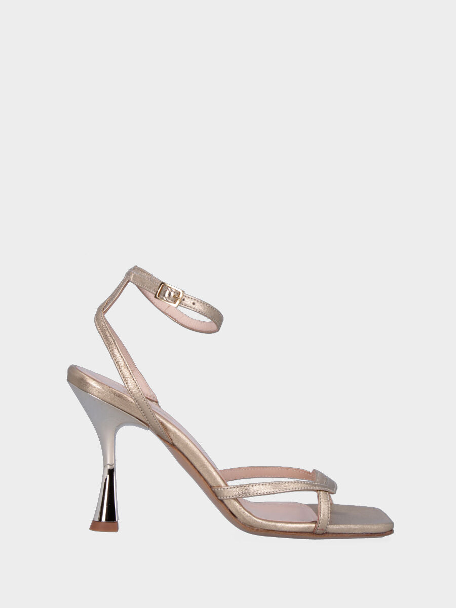 Goldfarbenes laminiertes Sandalen mit Riemchen