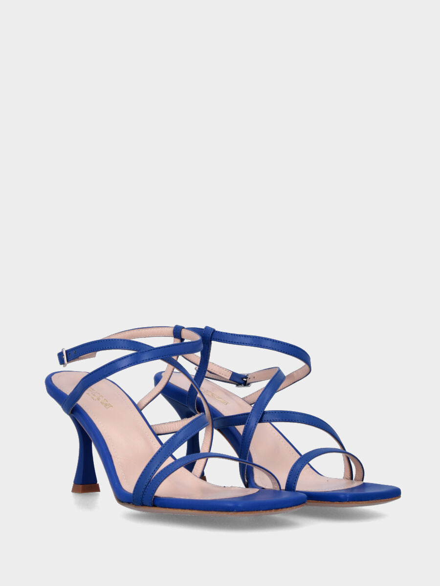 Sandalo blu in pelle con listini incrociati sul collo del piede