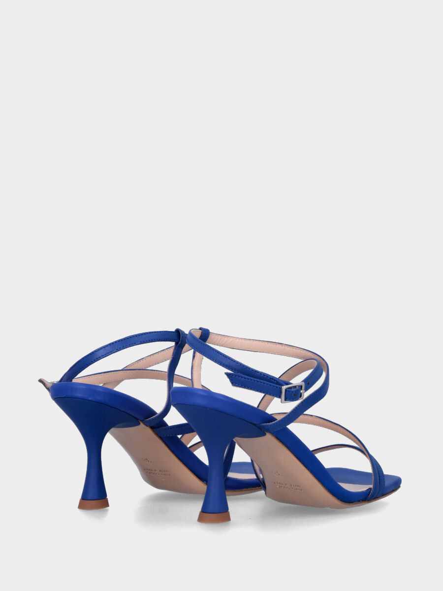 Sandalo blu in pelle con listini incrociati sul collo del piede