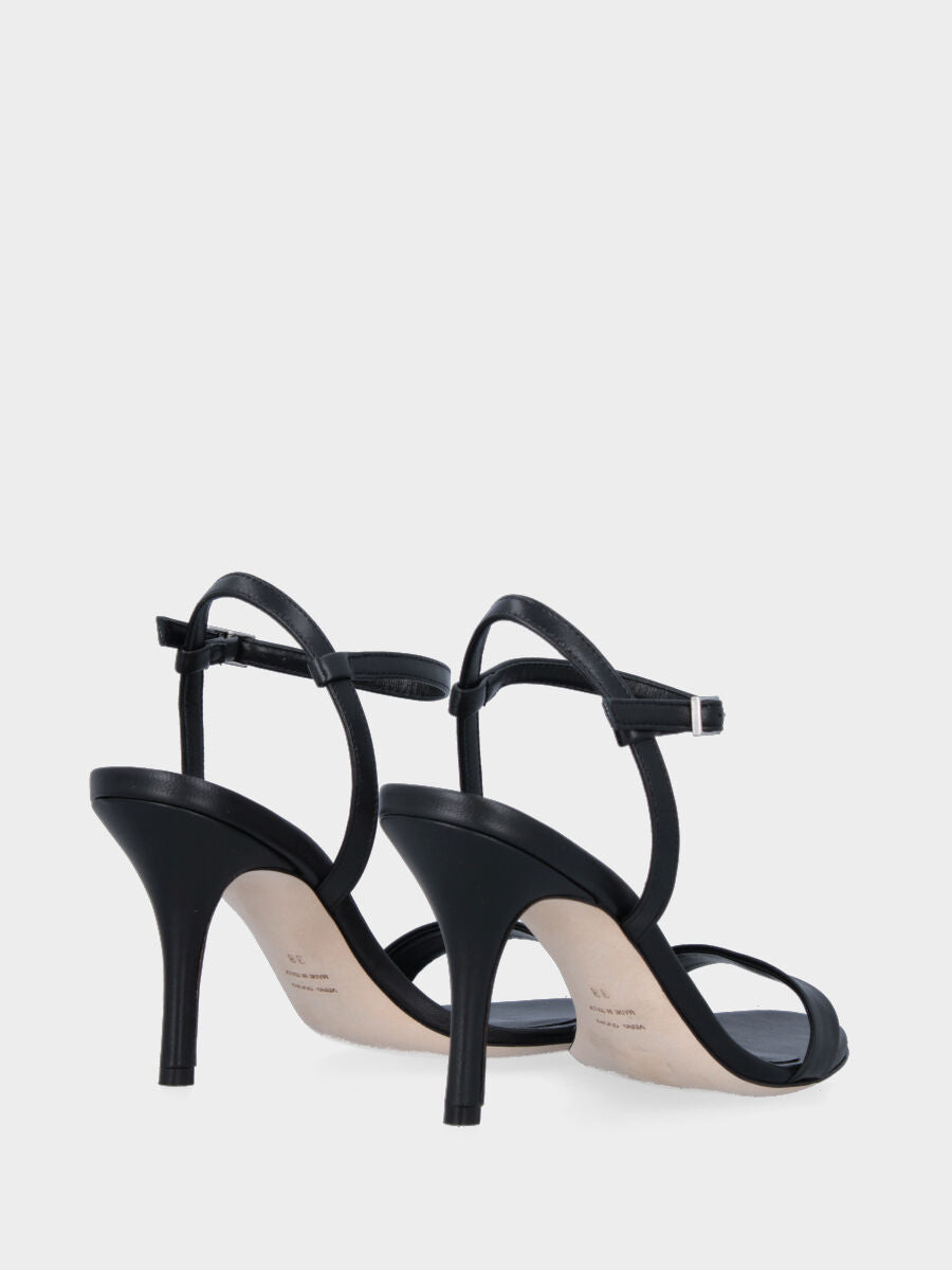 Sandalo nero in pelle con fascetta