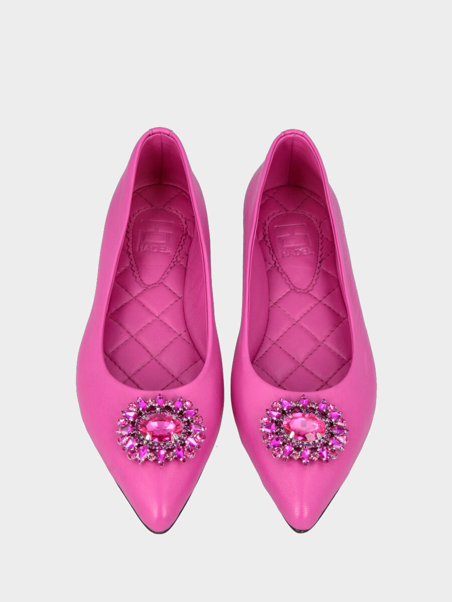 Ballerina in Fuchsia-Leder mit Kristallstein-Accessoire
