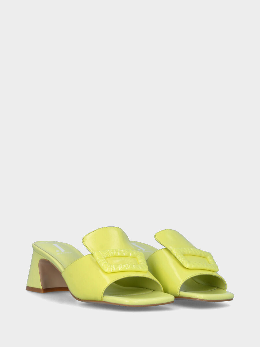 Ciabattina giallo acido in pelle con bottone rettangolare