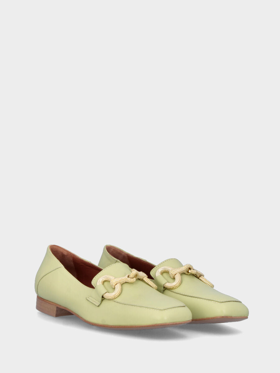 Mocassino verde acid in pelle con morsetto oro