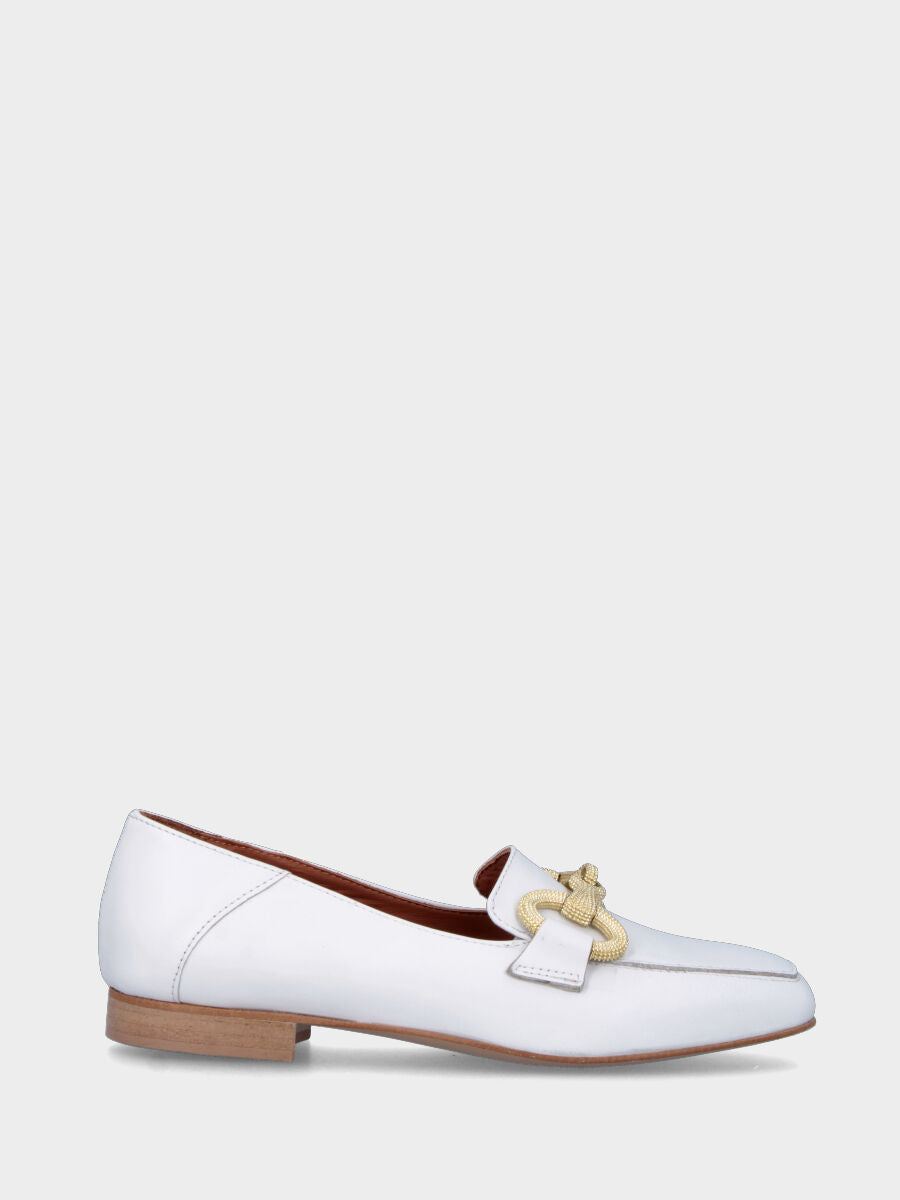Ivory leather moccasin with gold bit