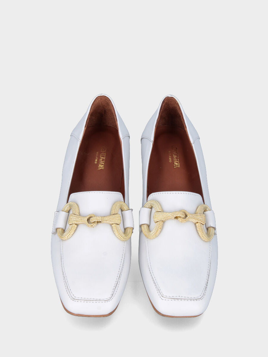 Ivory leather moccasin with gold bit