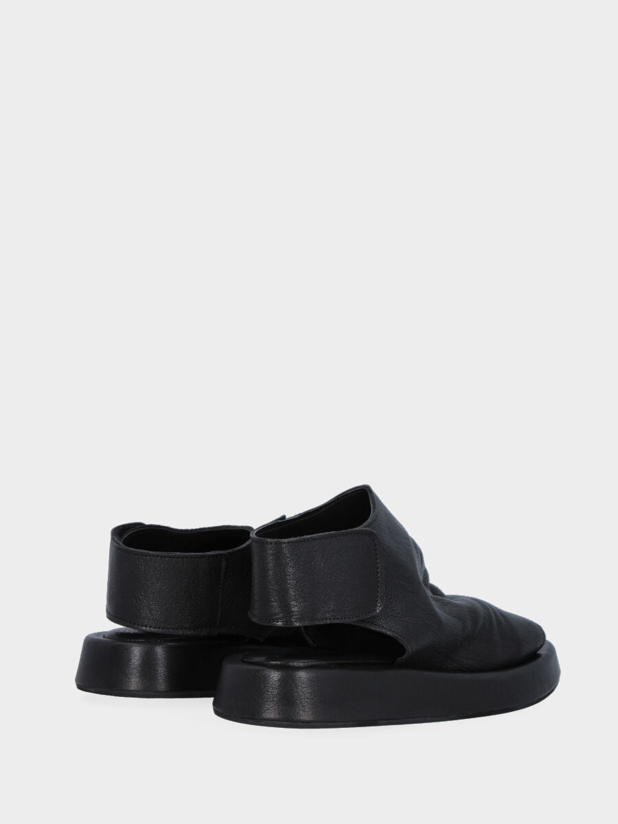Sandale noire en cuir à bande unique