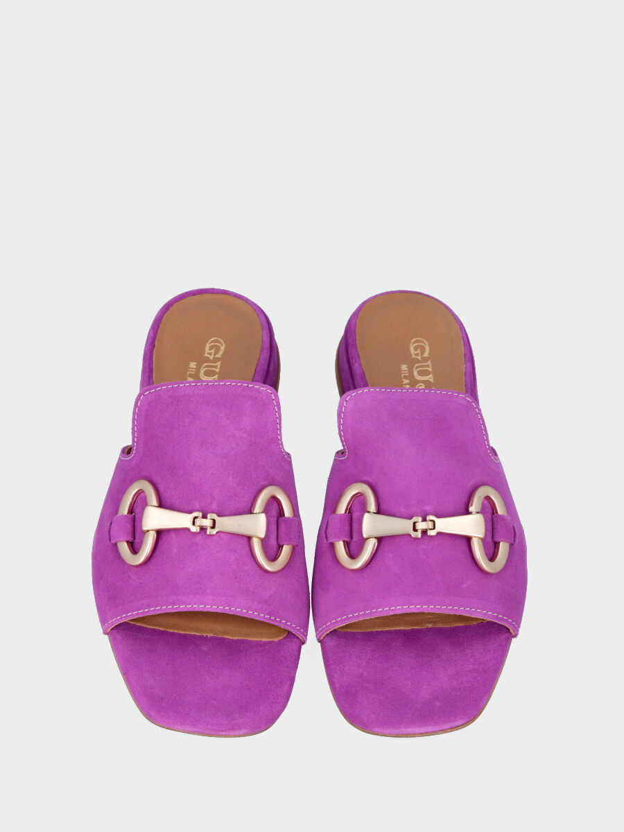 Ciabattina violette en cuir avec morsetto métallique