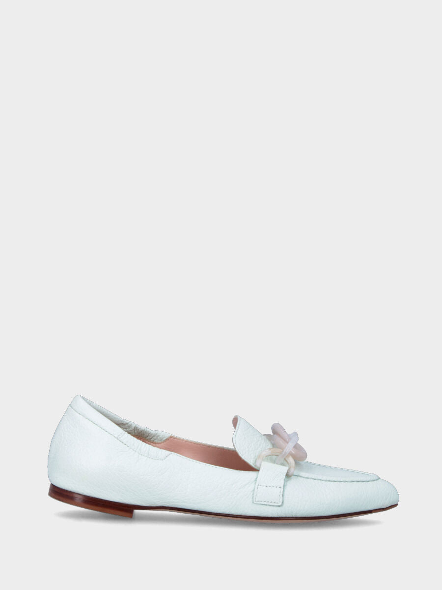 Mocassino acquamarina in pelle con accessorio ad anelli
