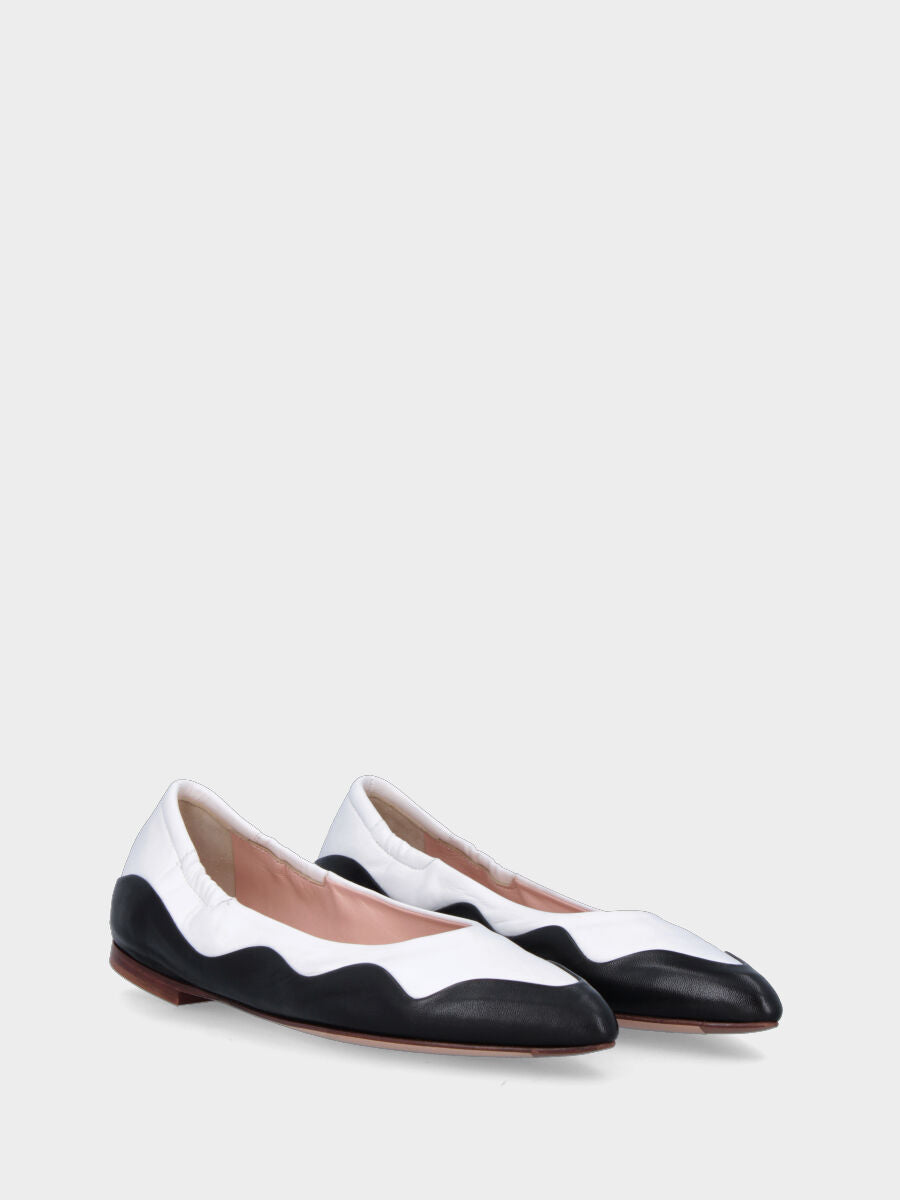 Ballerina bicolore in pelle con motivo ondulato