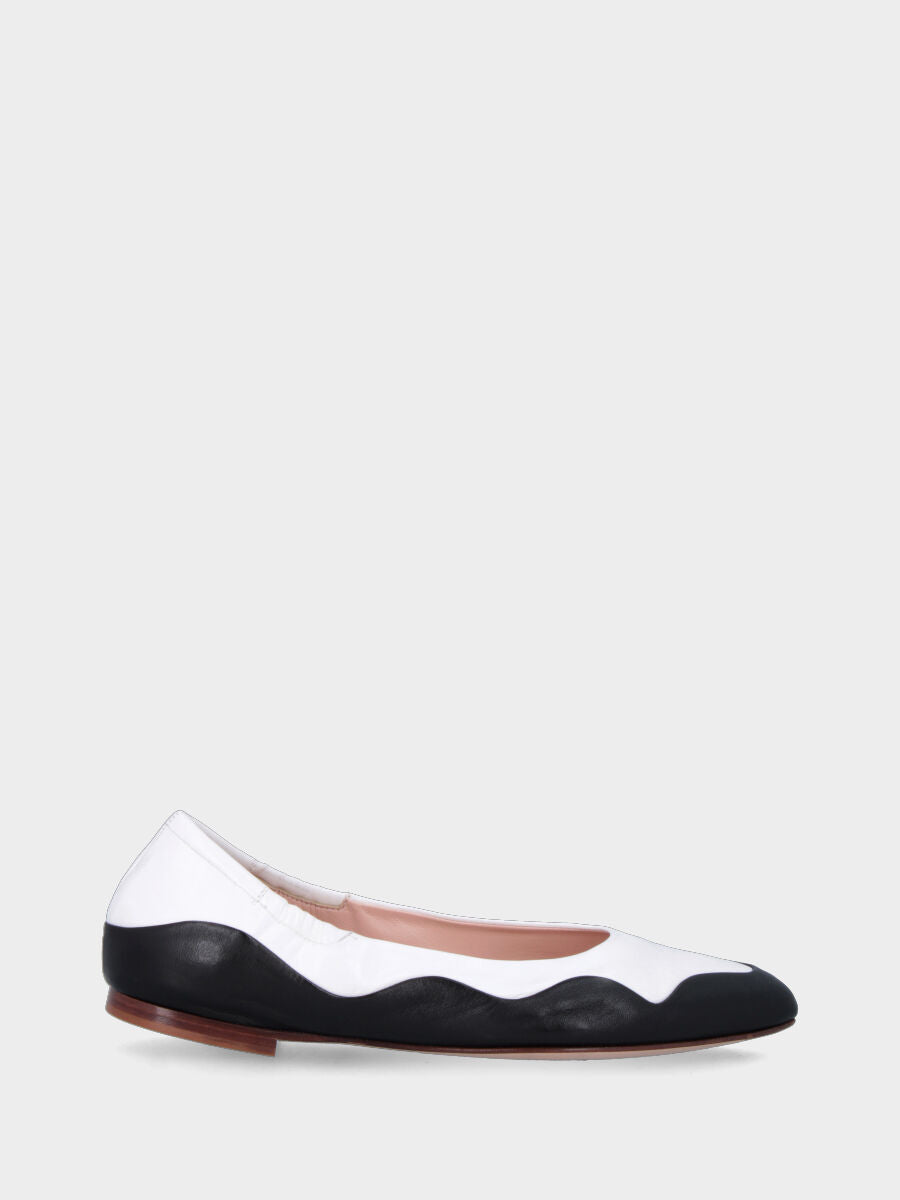 Ballerina bicolore in pelle con motivo ondulato