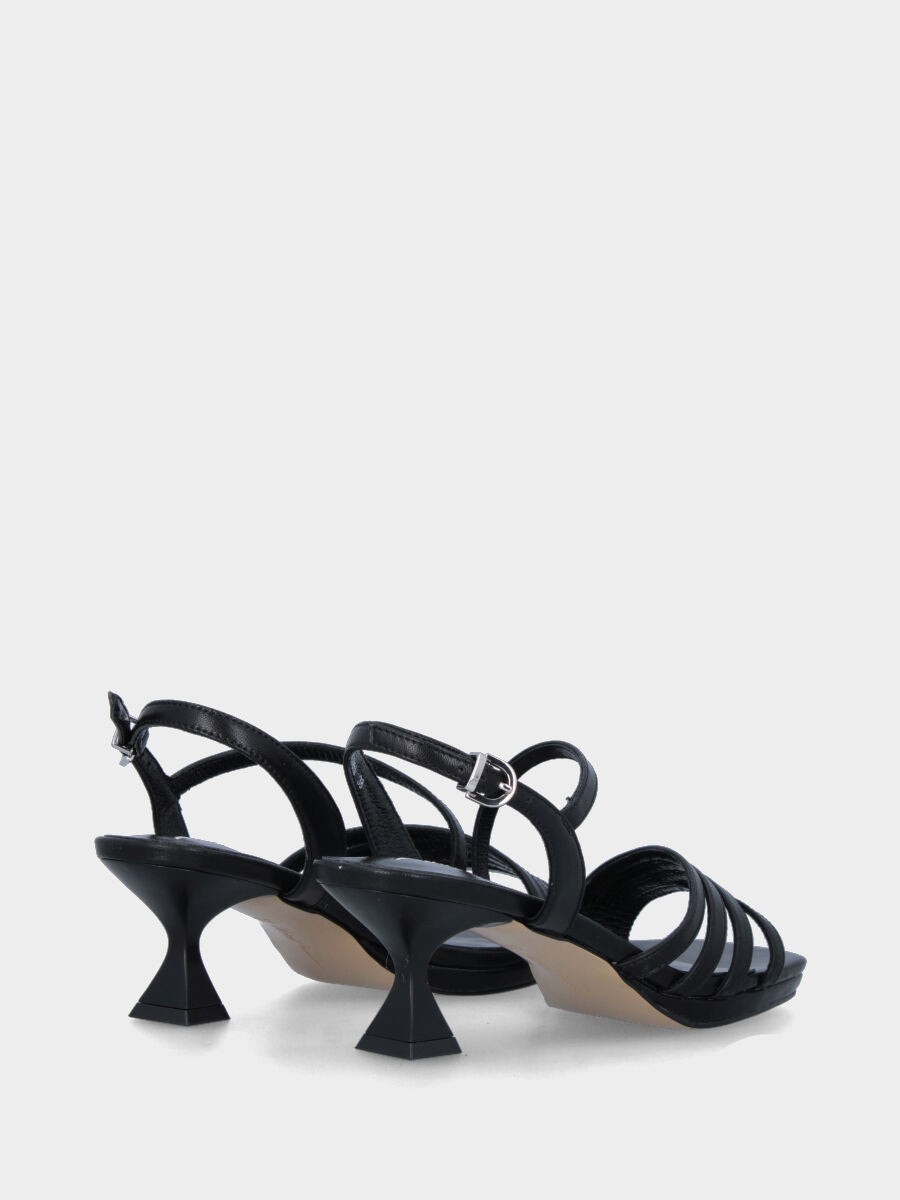 Sandalo nero in pelle con fascette