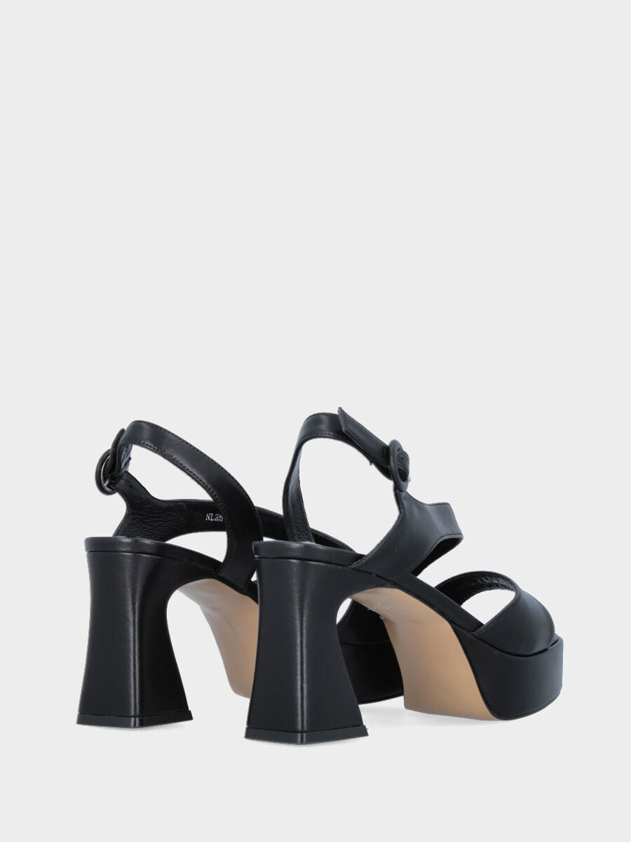 Sandalo nero in pelle con fascia