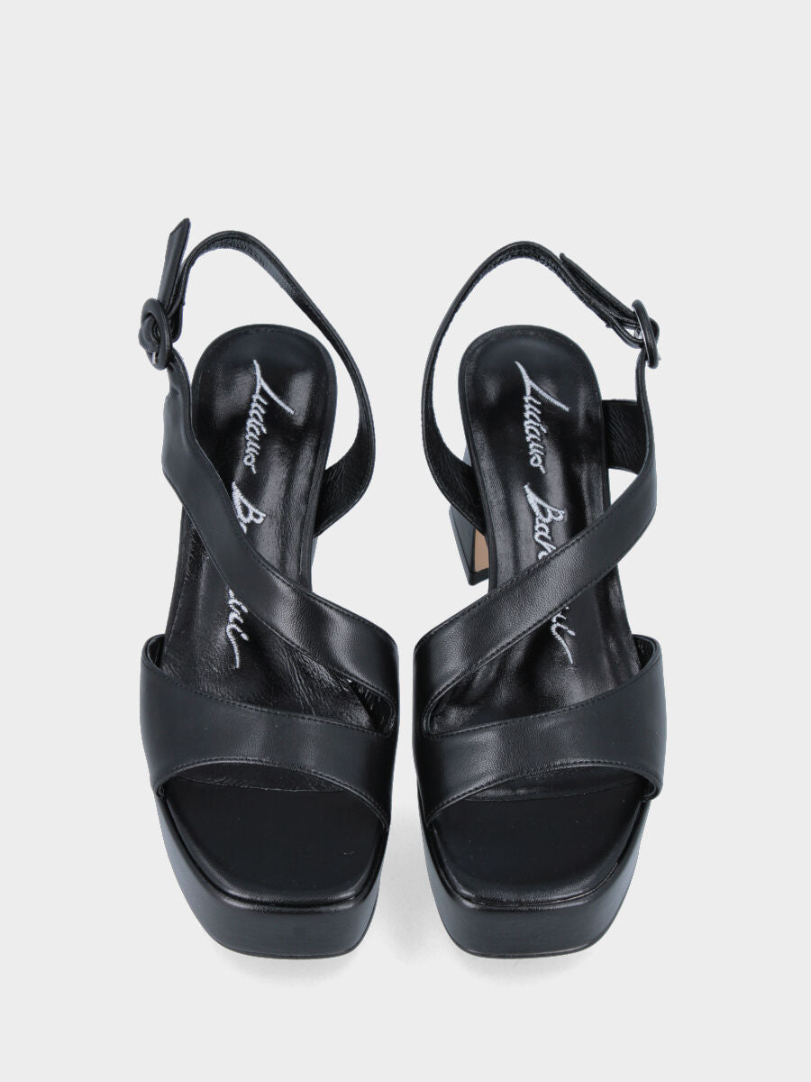 Sandalo nero in pelle con fascia