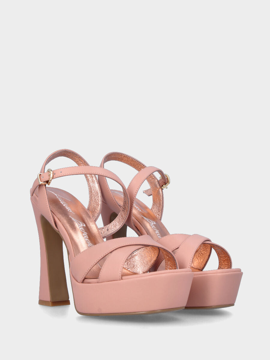 Sandalo rosa in pelle con fasce incrociate