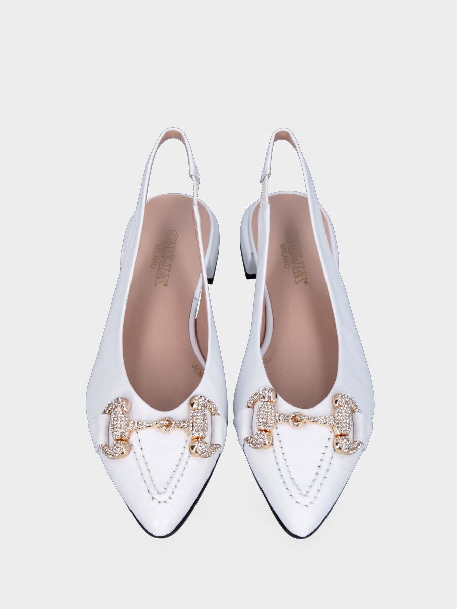 Weiße Pumps Slingback aus Leder mit genietetem Schnallenverschluss