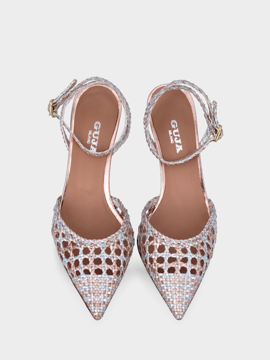 Décolleté laminata argento con tomaia intrecciata e cinturino alla caviglia modello slingback