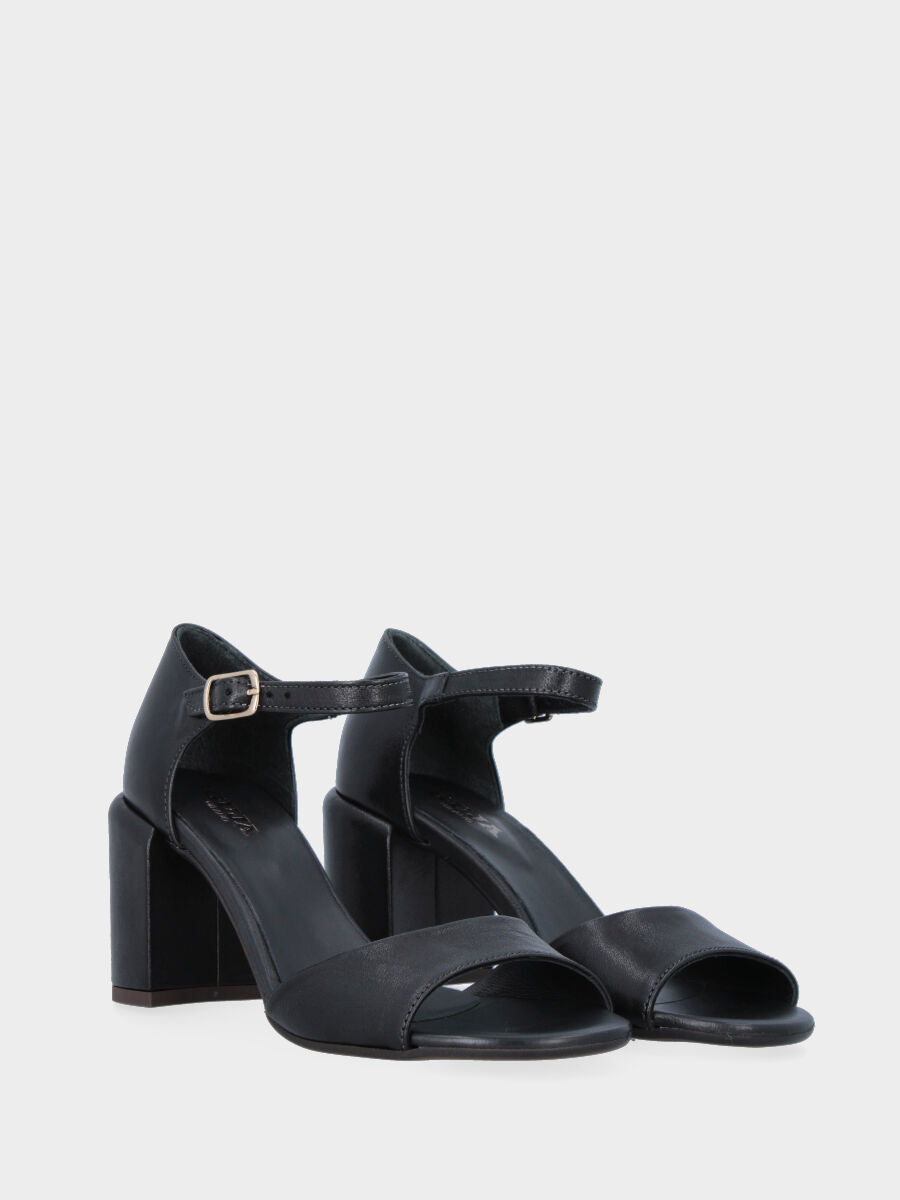 Sandalo nero in pelle con fascia
