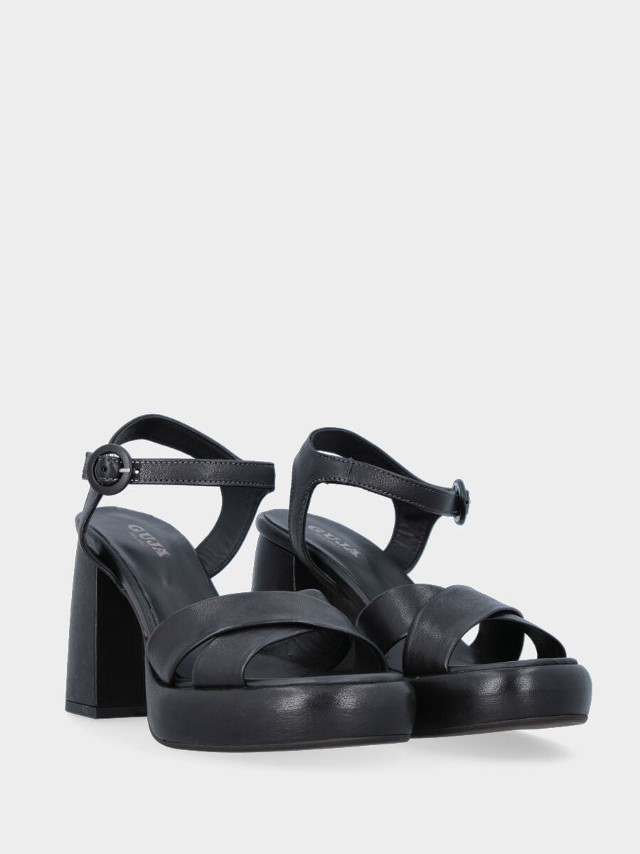 Sandalo nero in pelle con fasce incrociate