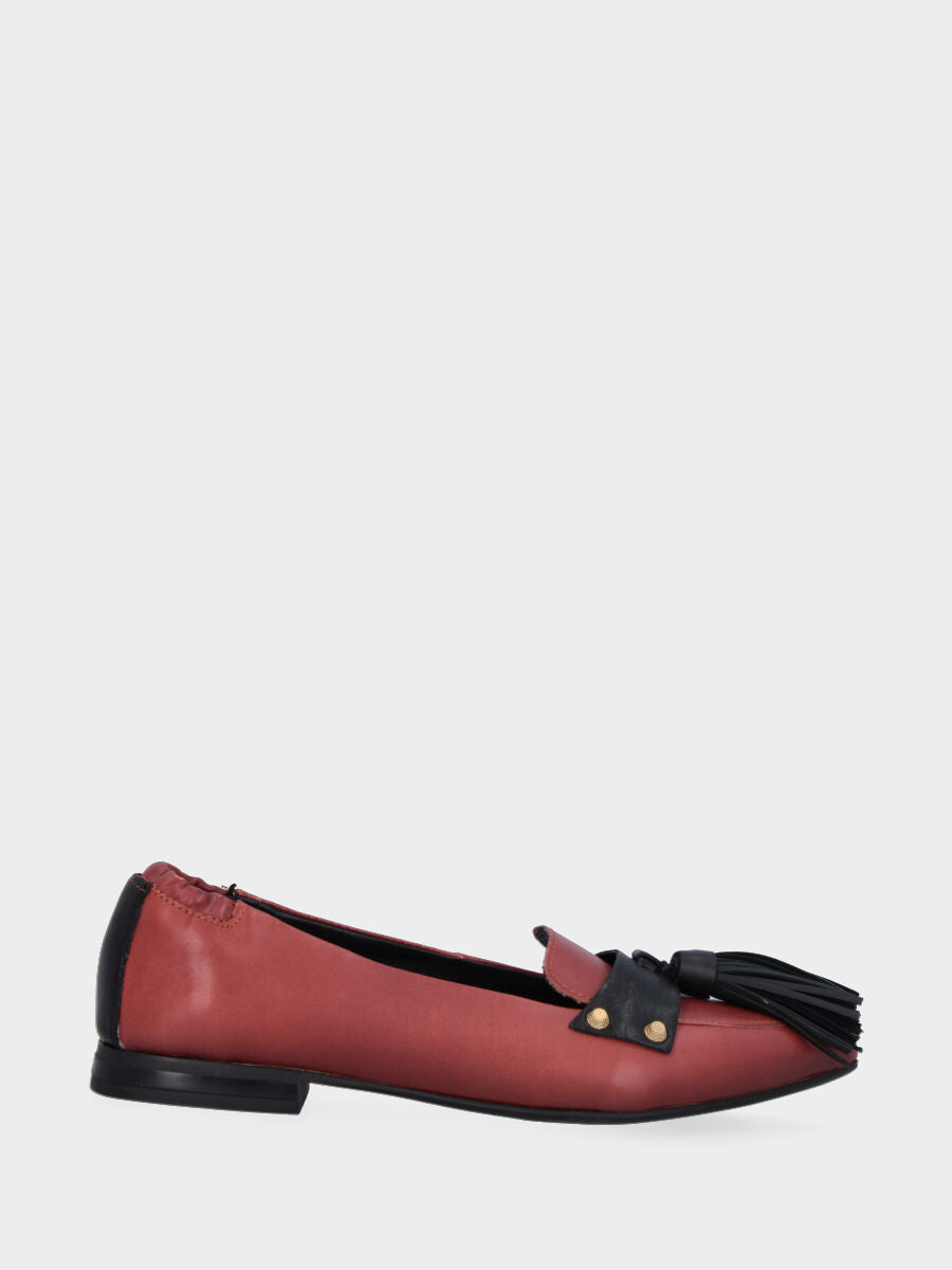Burgundy leather moccasin with long tassels