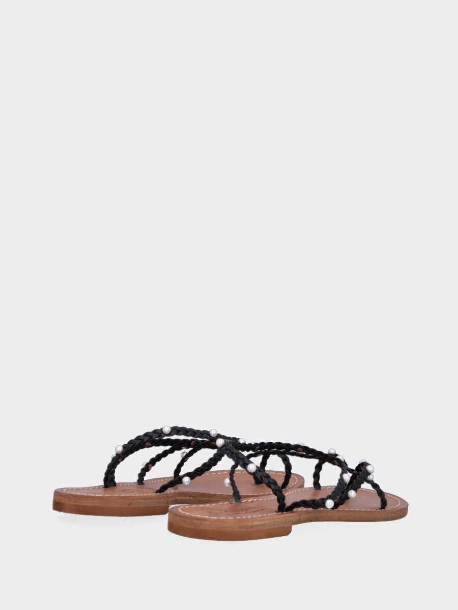 Ciabattina nera in pelle con treccine e perle