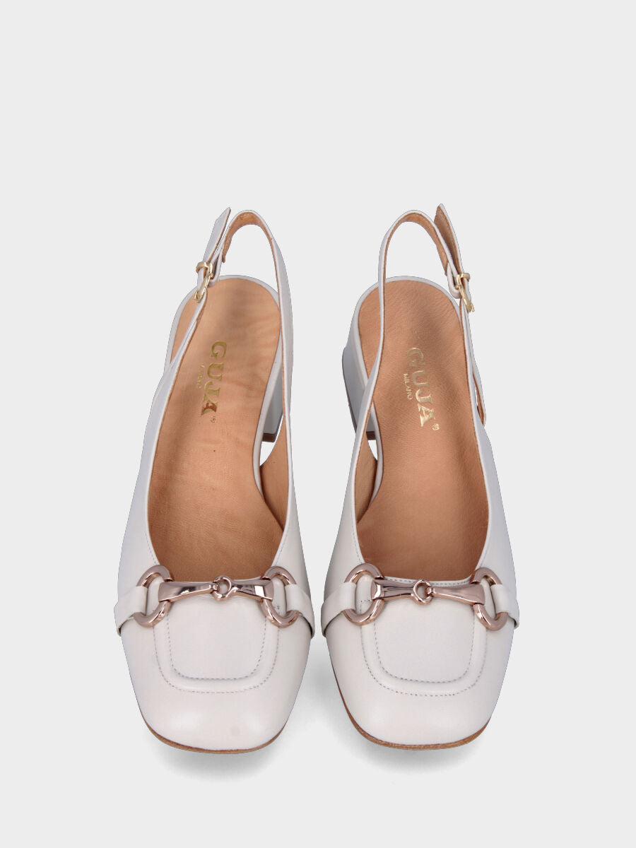 Décolleté bianca in pelle modello slingback con morsetto metallico