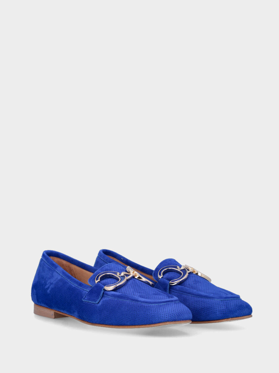 Mocassino blu in pelle con tomaia traforata