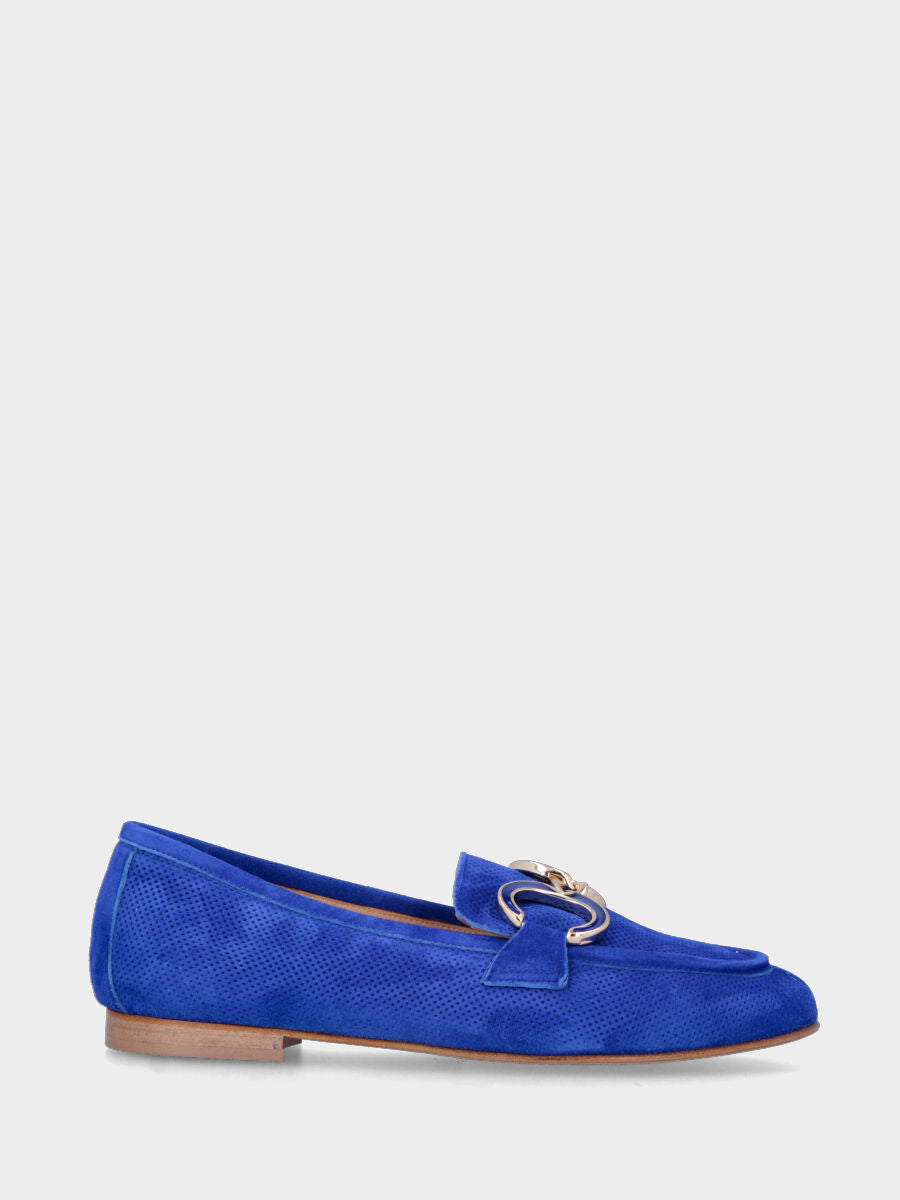 Mocassino blu in pelle con tomaia traforata
