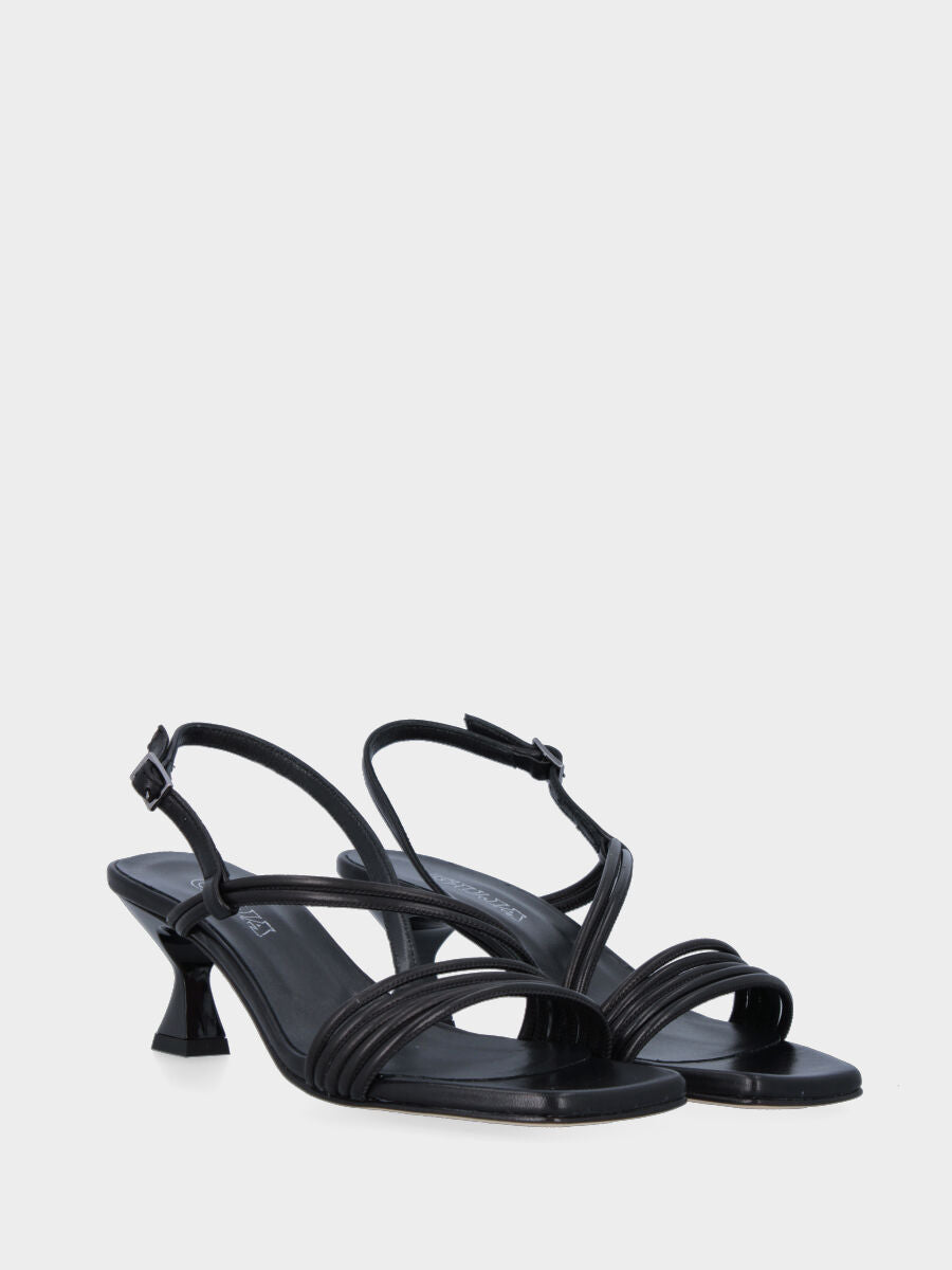 Sandalo nero in pelle con listini a sbieco