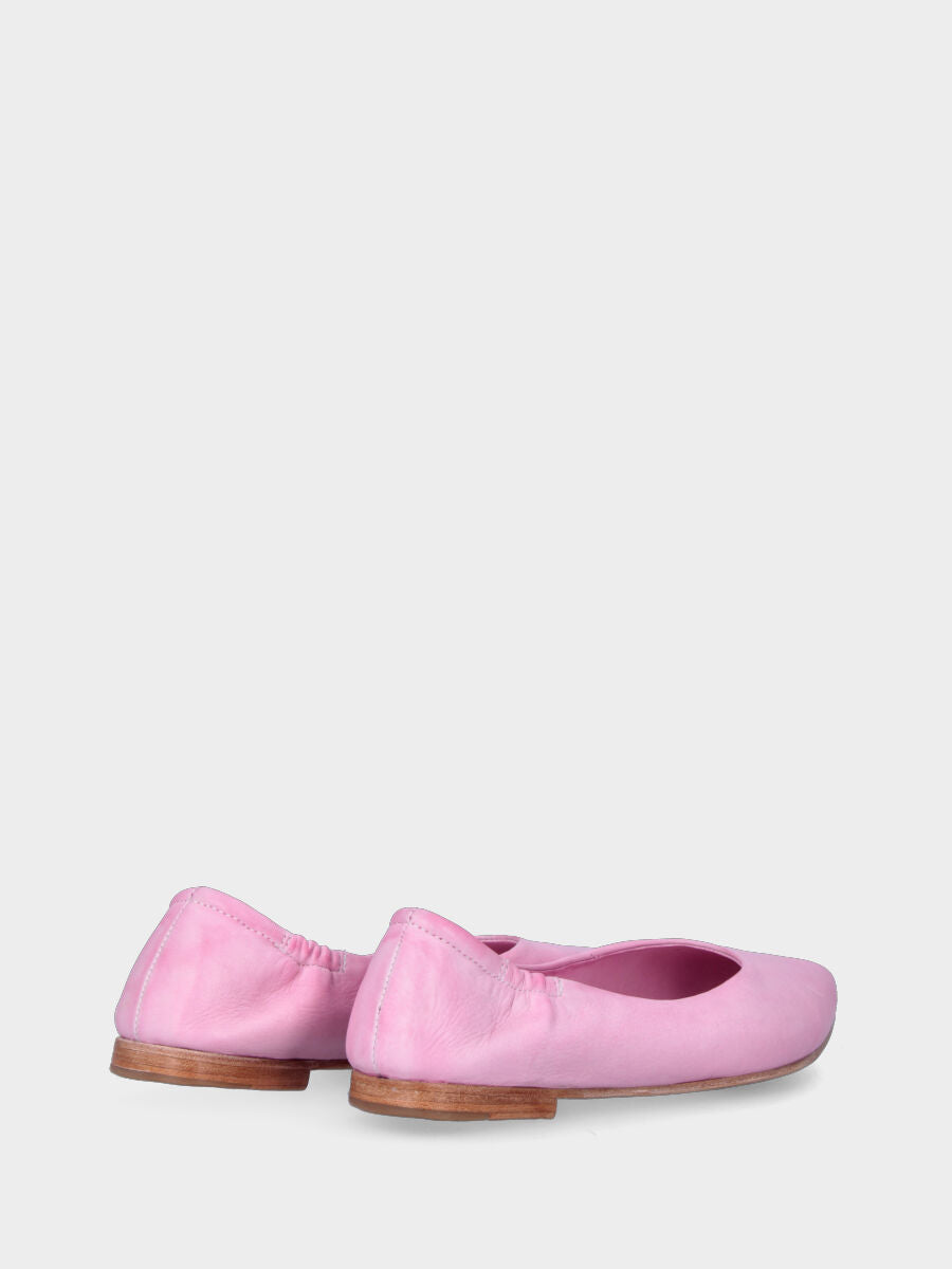 Fuchsia leather ballet flat with pointed toe