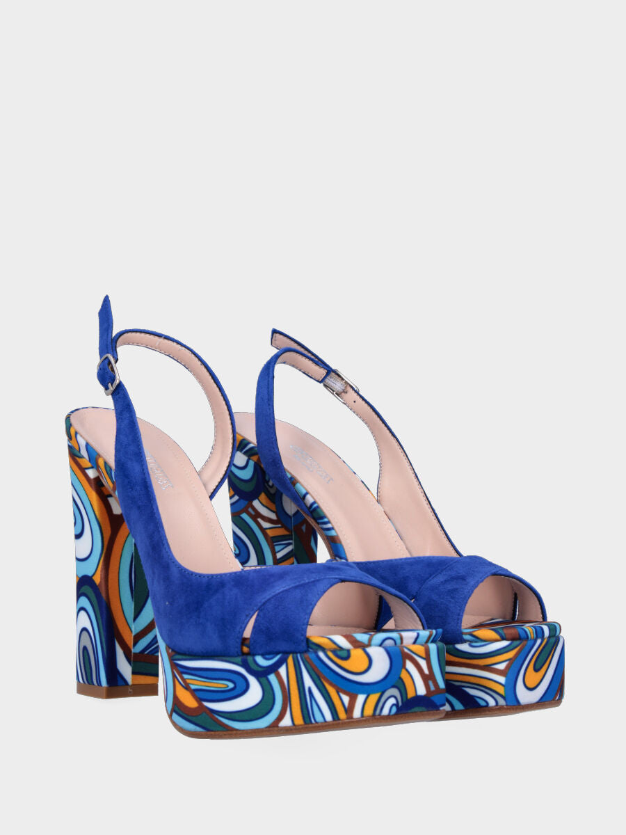 Blauer Ledersandale mit buntem Stoffmuster
