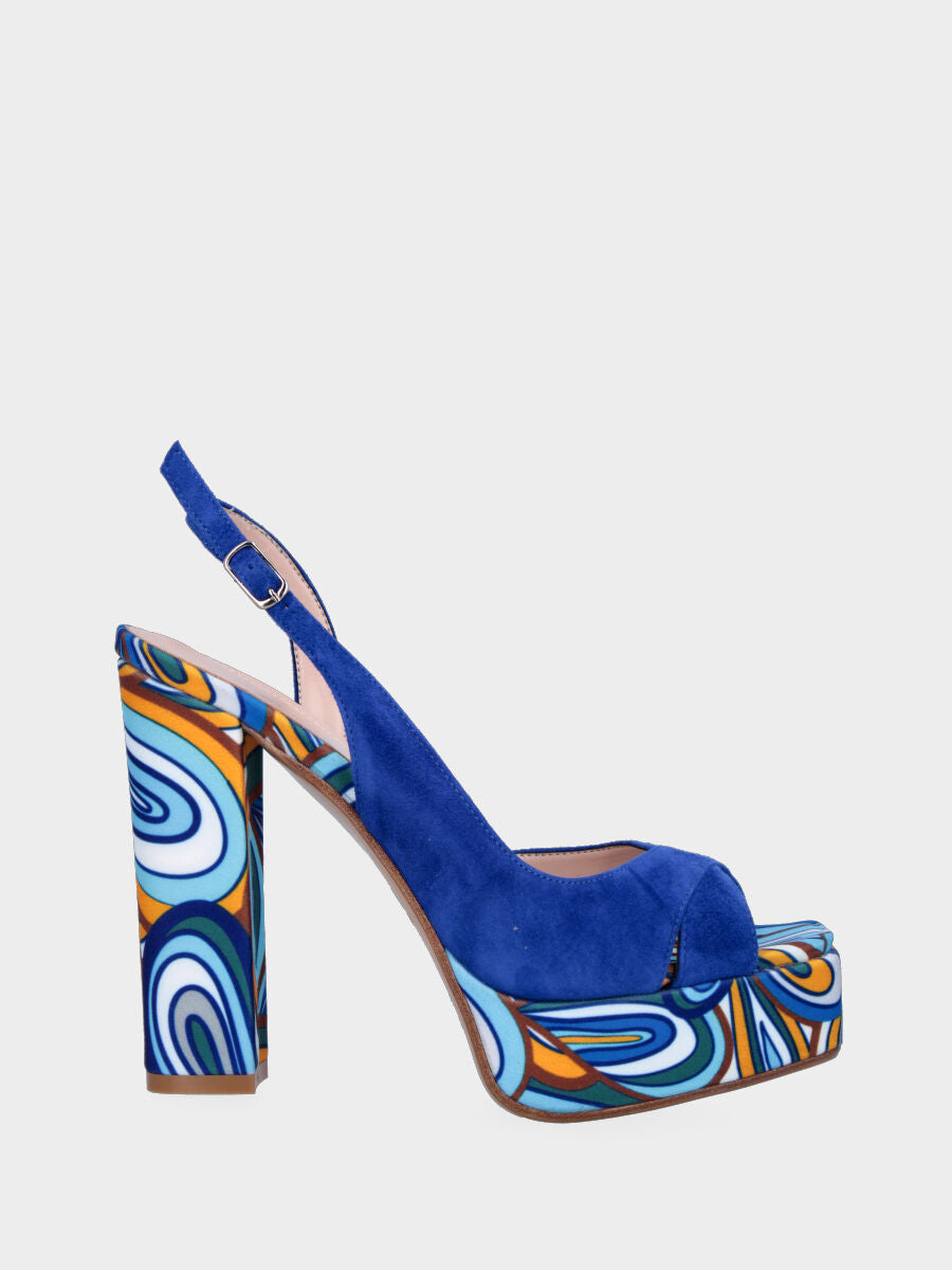 Blauer Ledersandale mit buntem Stoffmuster