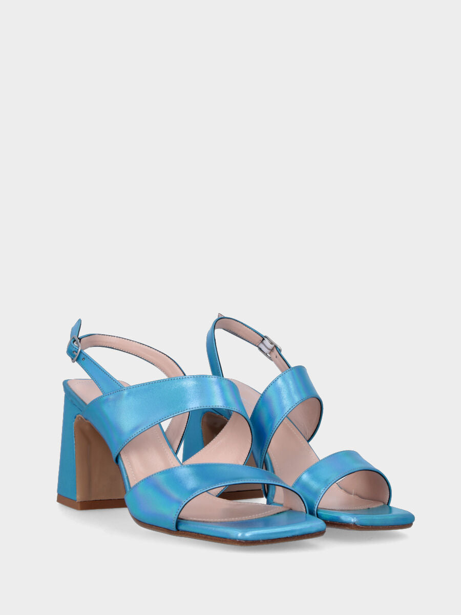 Sandale bleue laminée avec effet holographique