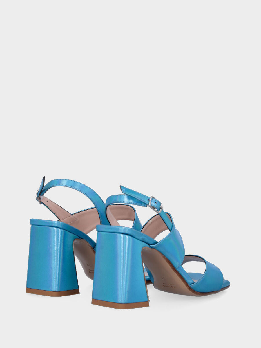 Sandale bleue laminée avec effet holographique
