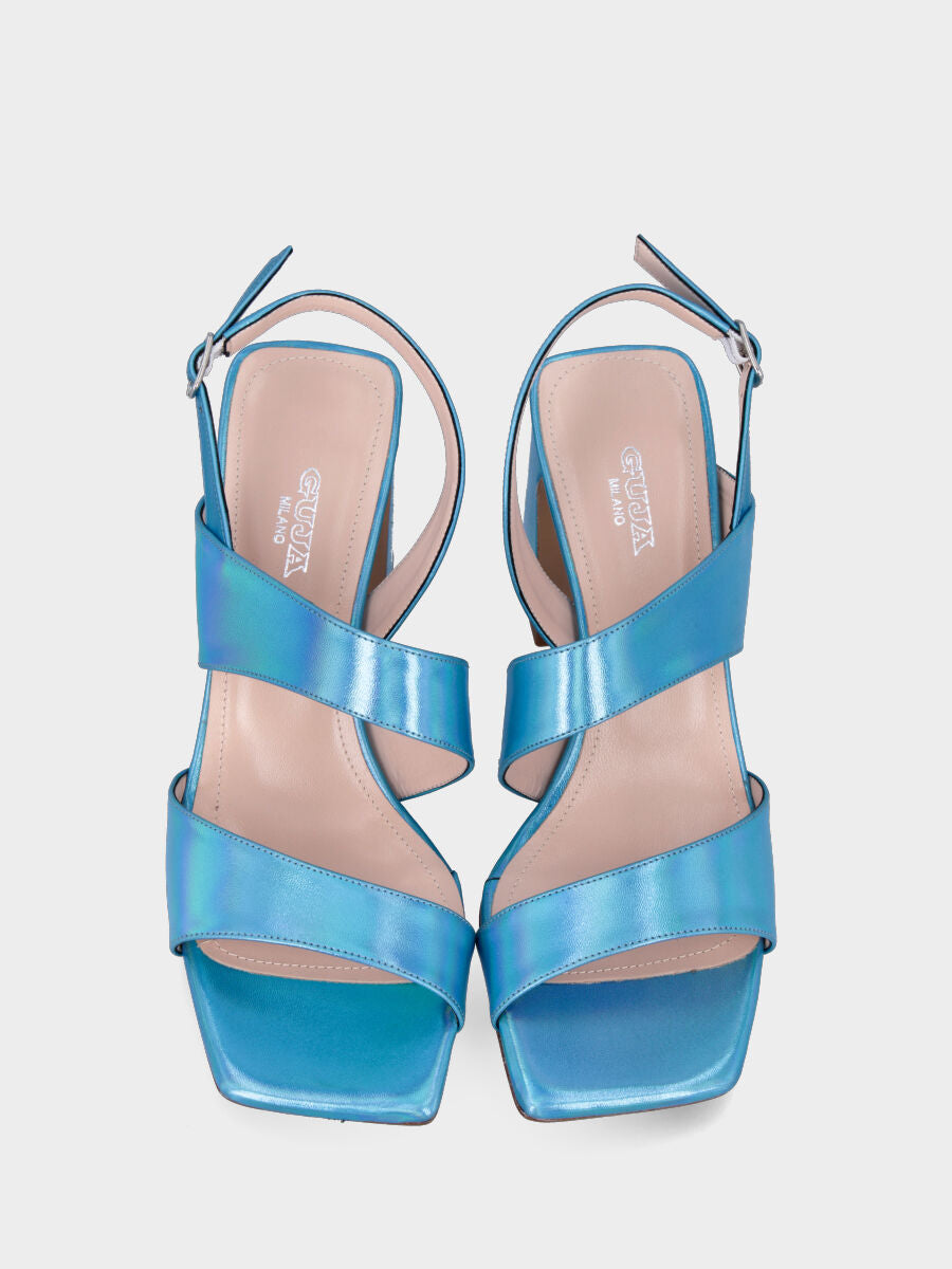 Sandale bleue laminée avec effet holographique