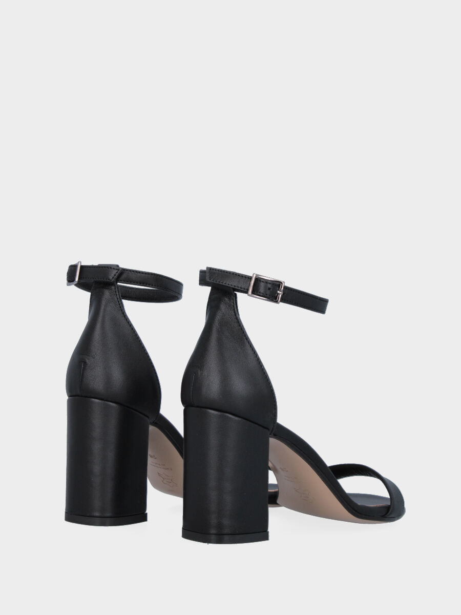 Sandalo nero in pelle con fascia