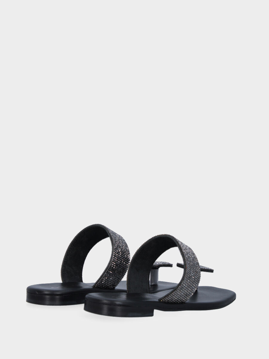 Sandale tongs noire en cuir avec bride et bouton ornés de cristaux