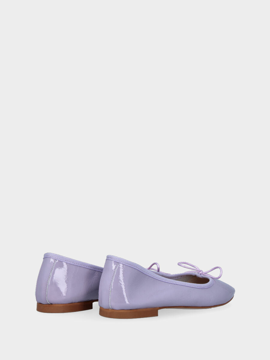 Purple ballet flat in shiny leather with lace