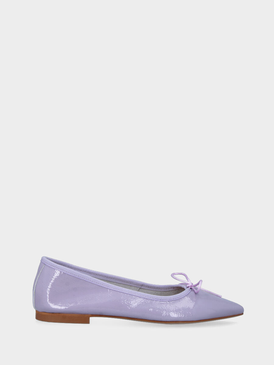 Purple ballet flat in shiny leather with lace