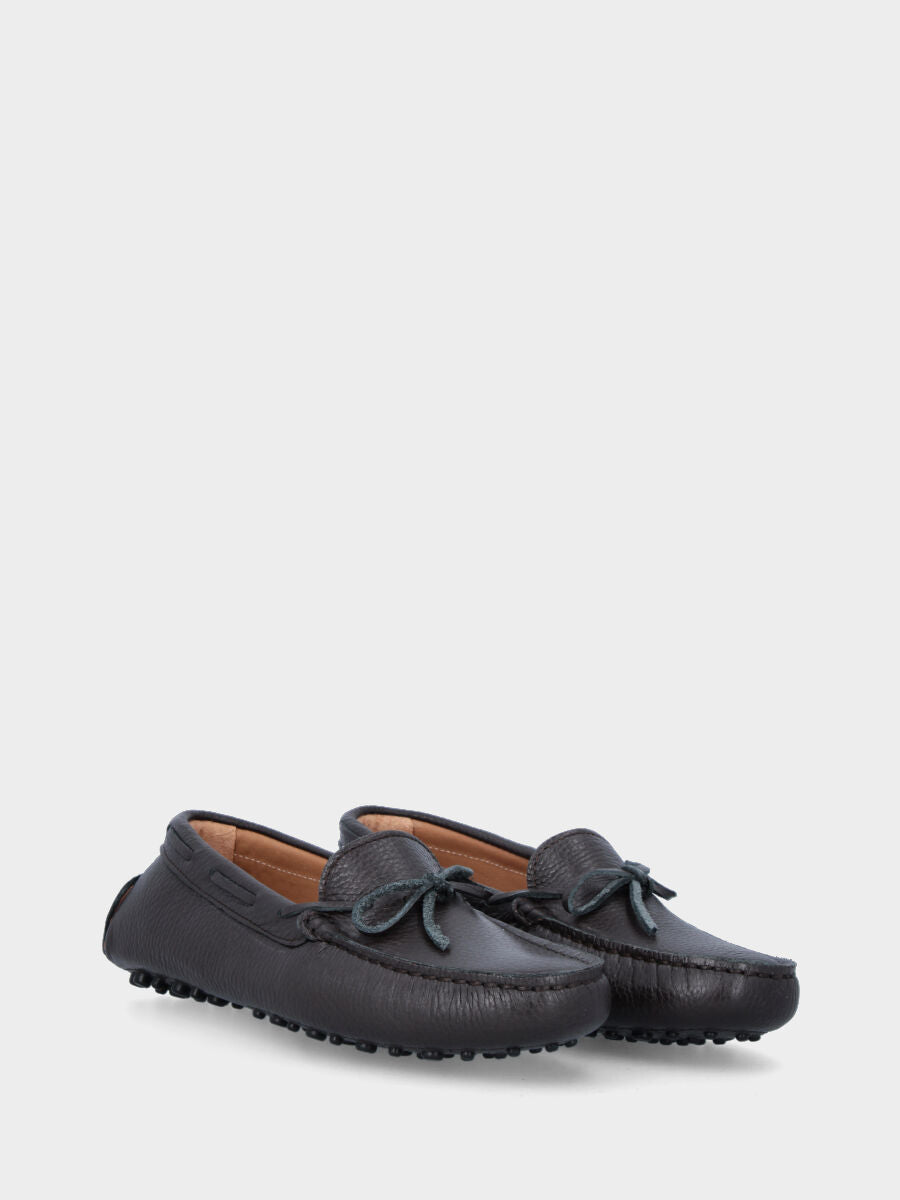Mocassin marron foncé en cuir avec lacet