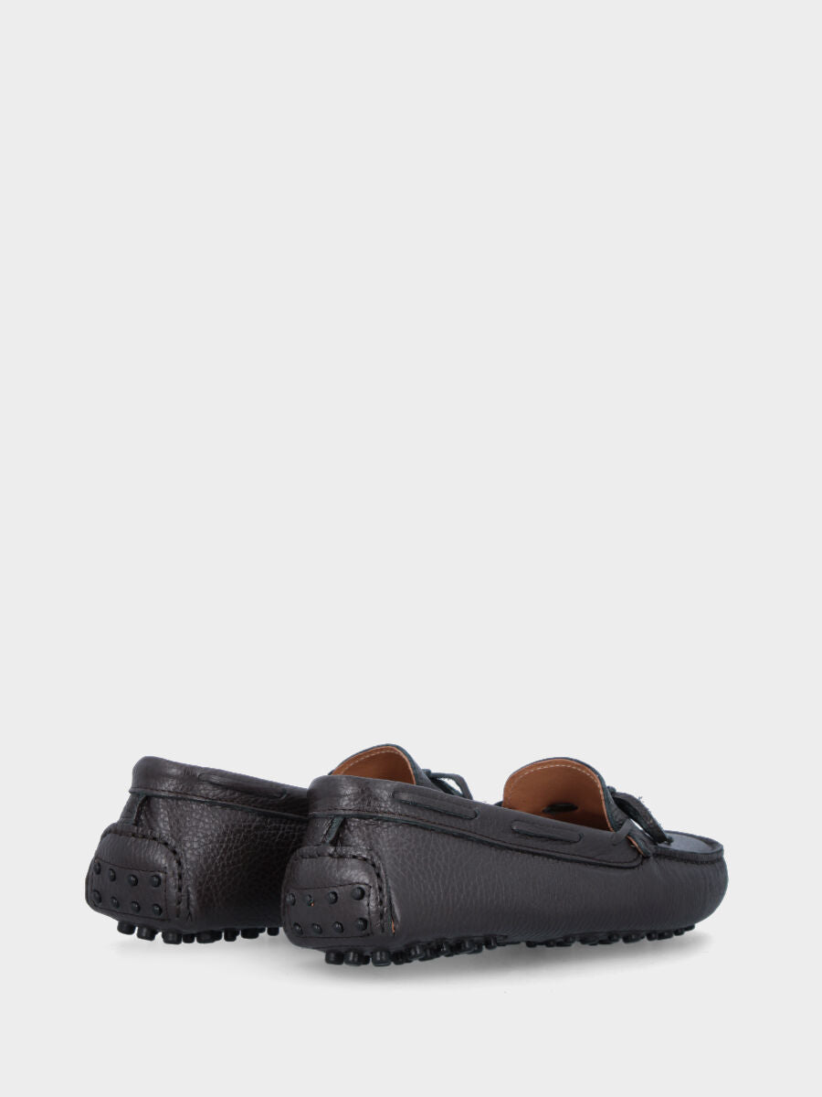 Mocassin marron foncé en cuir avec lacet