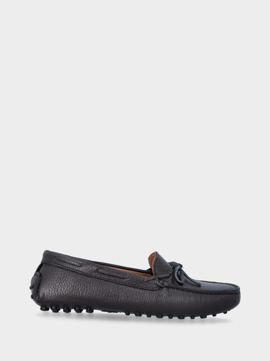 Mocassin marron foncé en cuir avec lacet