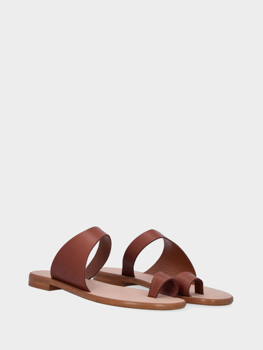 Ciabattina marrone in pelle con fasce asimmetriche