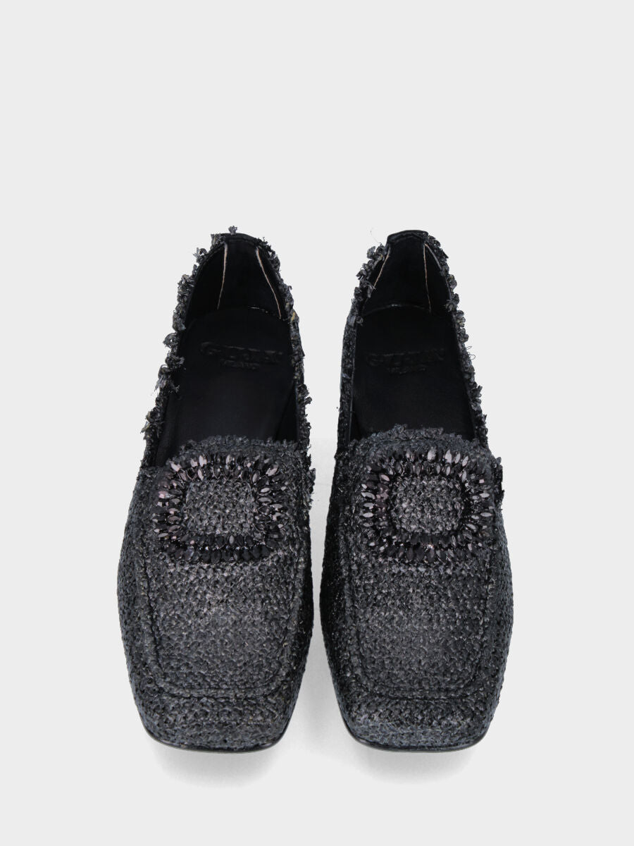 Mocassin noir en fibres naturelles avec accessoire bijou