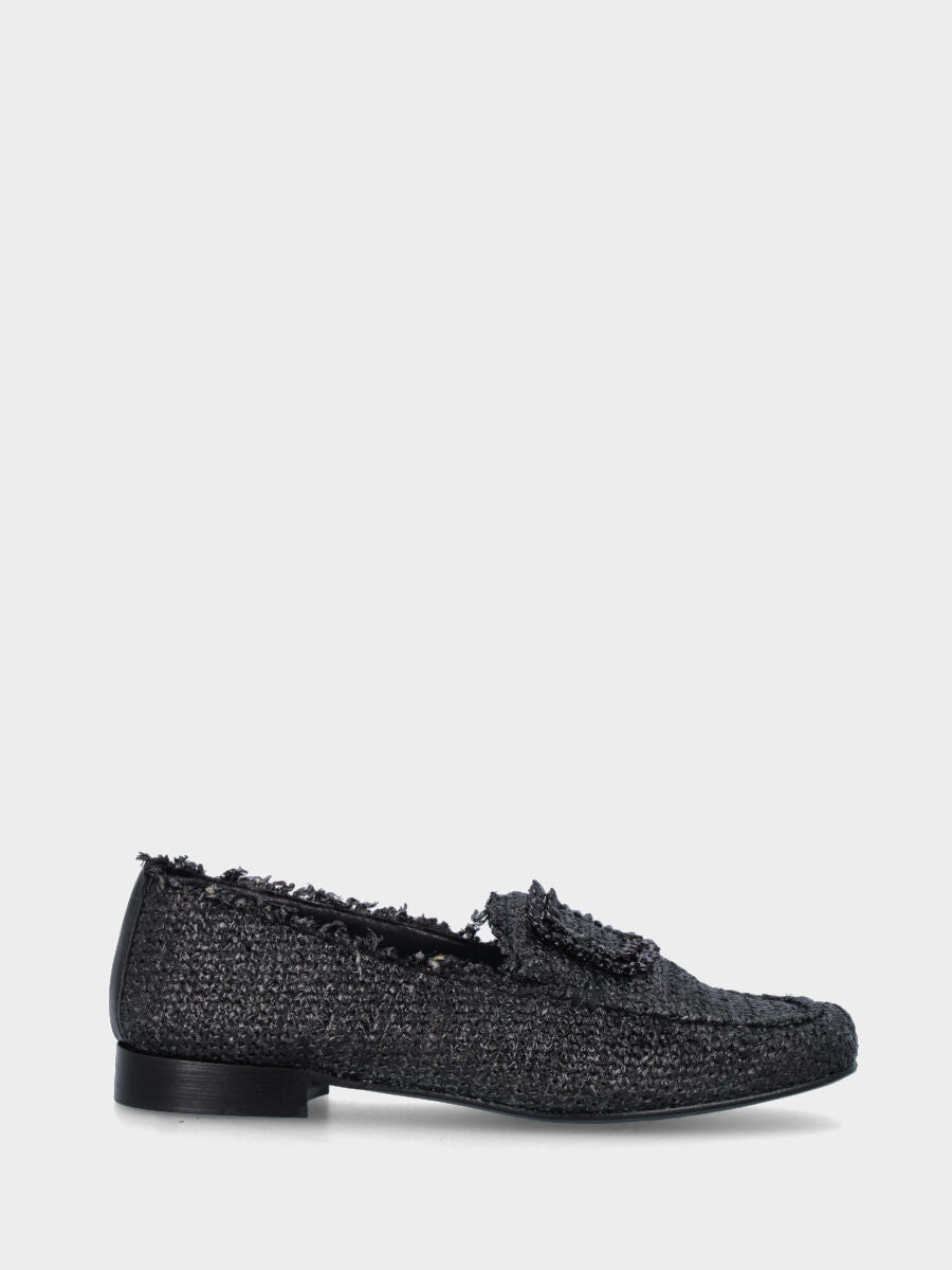 Mocassin noir en fibres naturelles avec accessoire bijou