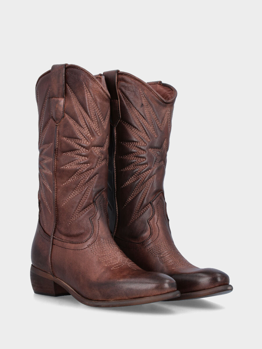 Texano marron en cuir avec broderies et étoiles en rayons