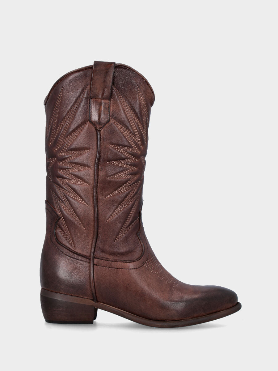 Texano marron en cuir avec broderies et étoiles en rayons